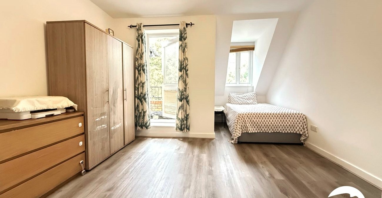 1 bedroom house for sale in Grove Park | Robinson Jackson