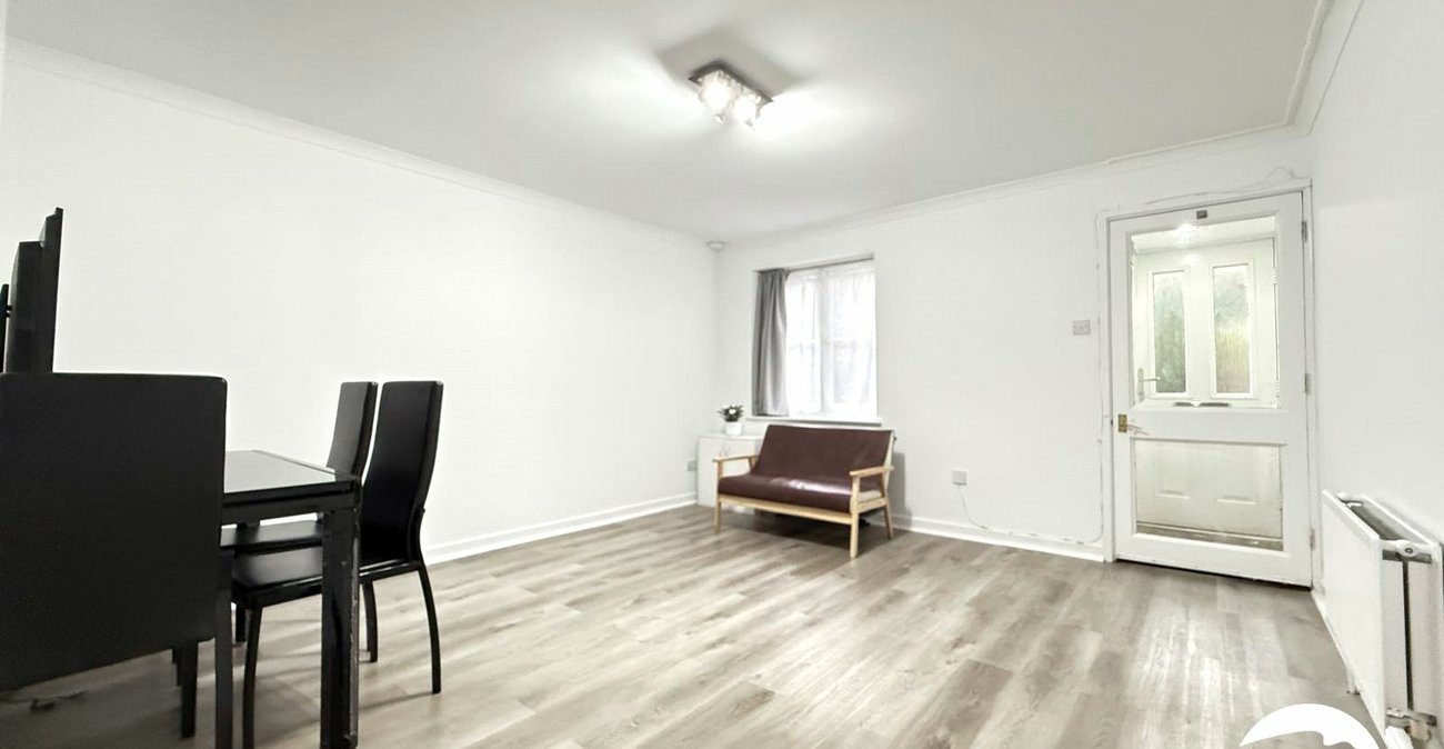 1 bedroom house for sale in Grove Park | Robinson Jackson