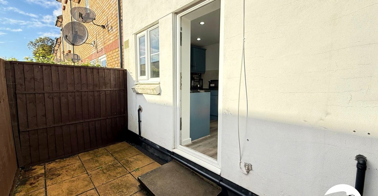 1 bedroom house for sale in Grove Park | Robinson Jackson