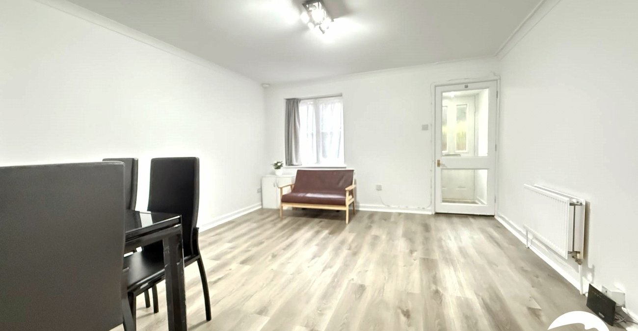 1 bedroom house for sale in Grove Park | Robinson Jackson