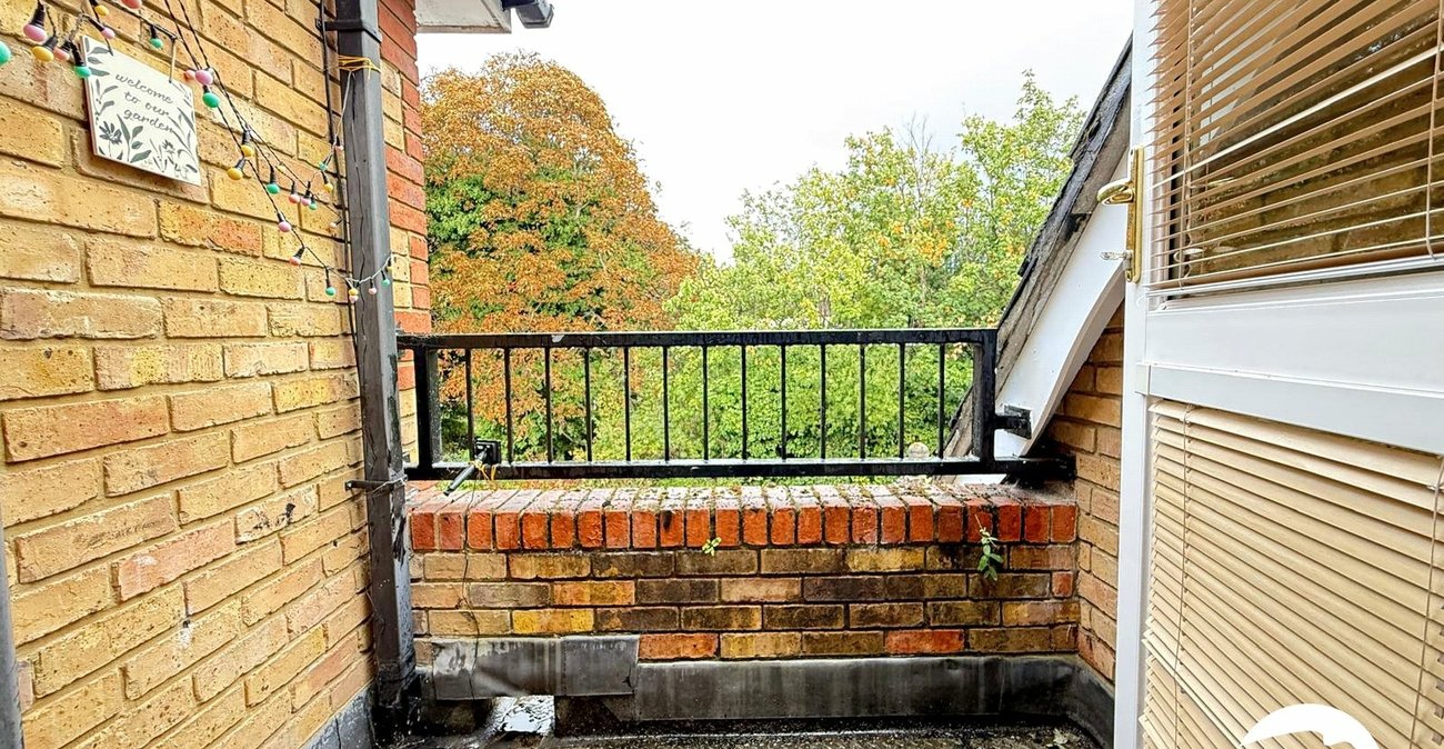 1 bedroom house for sale in Grove Park | Robinson Jackson