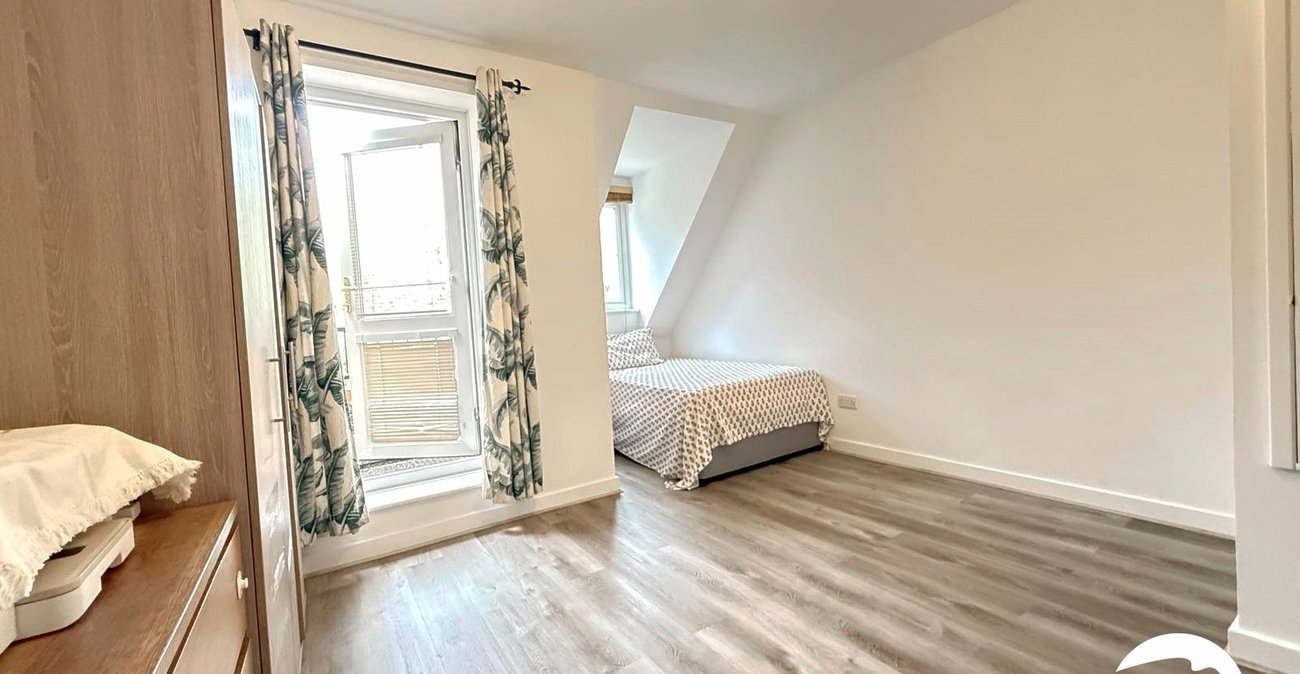 1 bedroom house for sale in Grove Park | Robinson Jackson