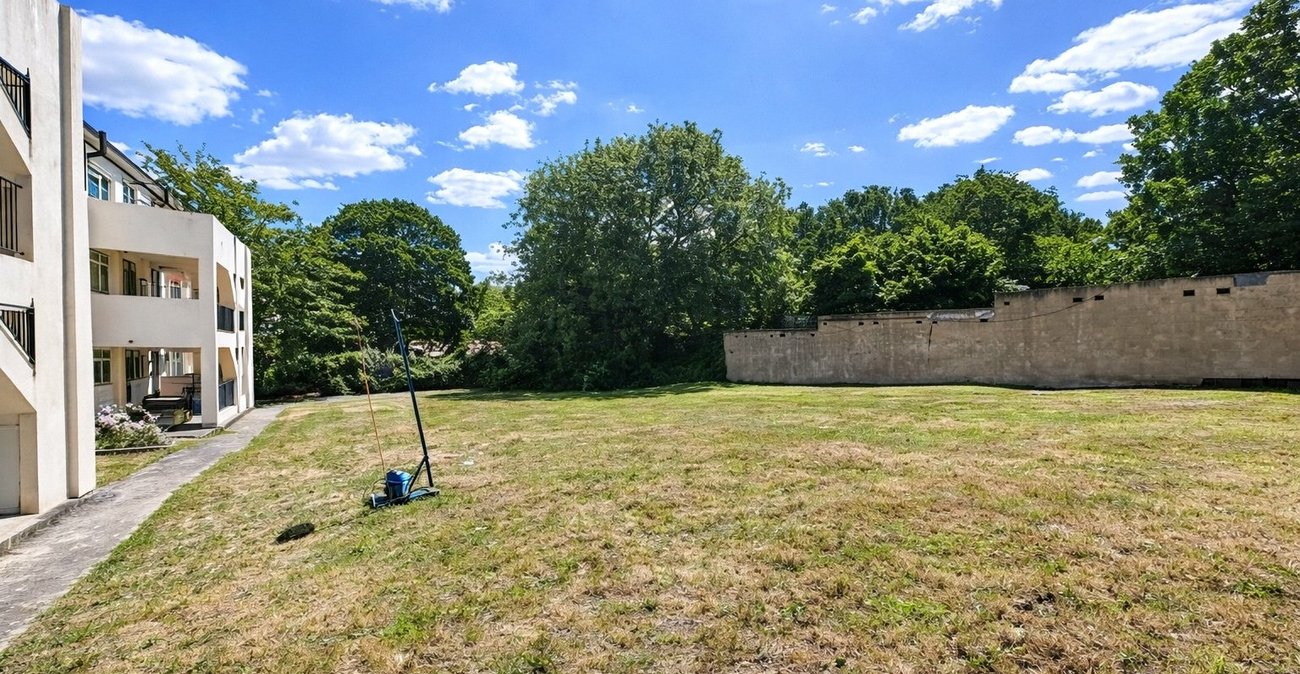 2 bedroom property for sale in Grove Park | Robinson Jackson