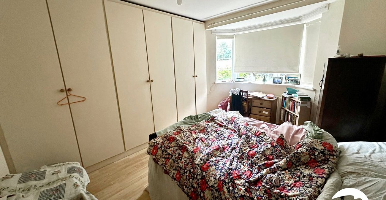 2 bedroom property for sale in London | Robinson Jackson