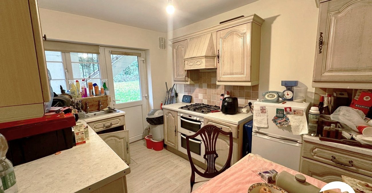 2 bedroom property for sale in London | Robinson Jackson