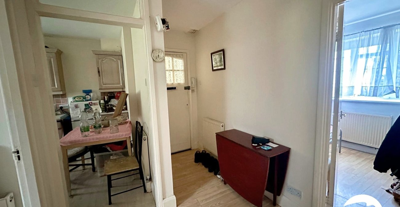 2 bedroom property for sale in London | Robinson Jackson
