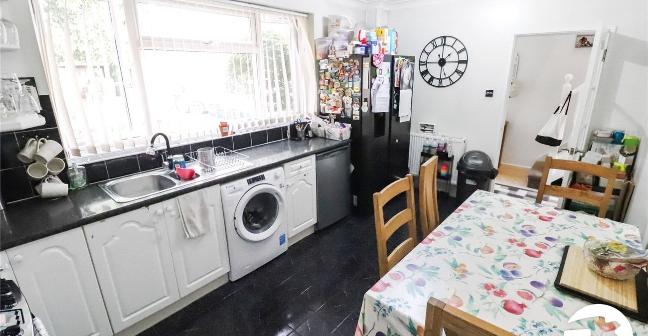 3 bedroom house for sale in London | Robinson Jackson