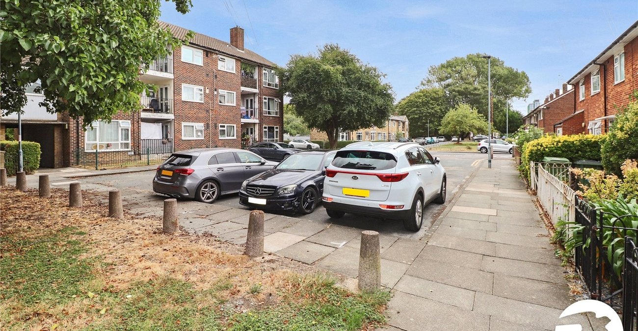 3 bedroom house for sale in London | Robinson Jackson
