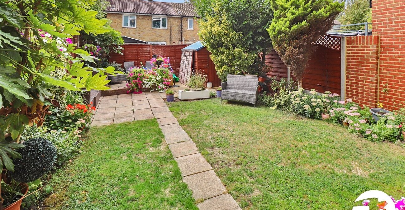 3 bedroom house for sale in London | Robinson Jackson