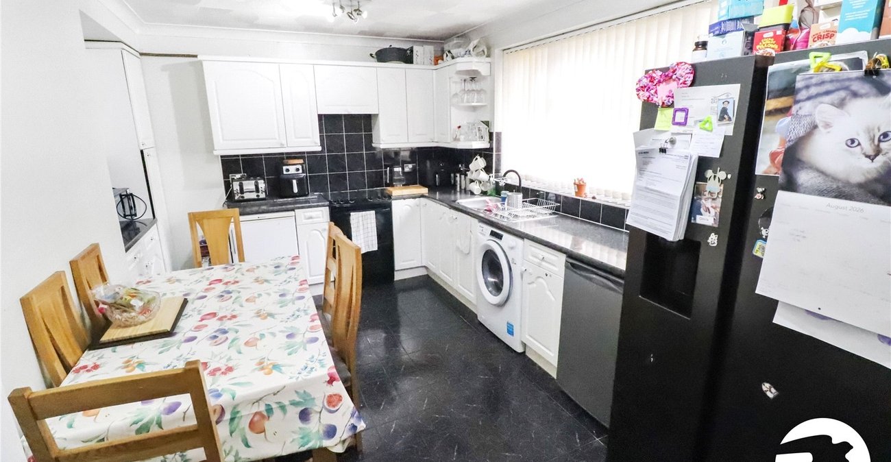 3 bedroom house for sale in London | Robinson Jackson