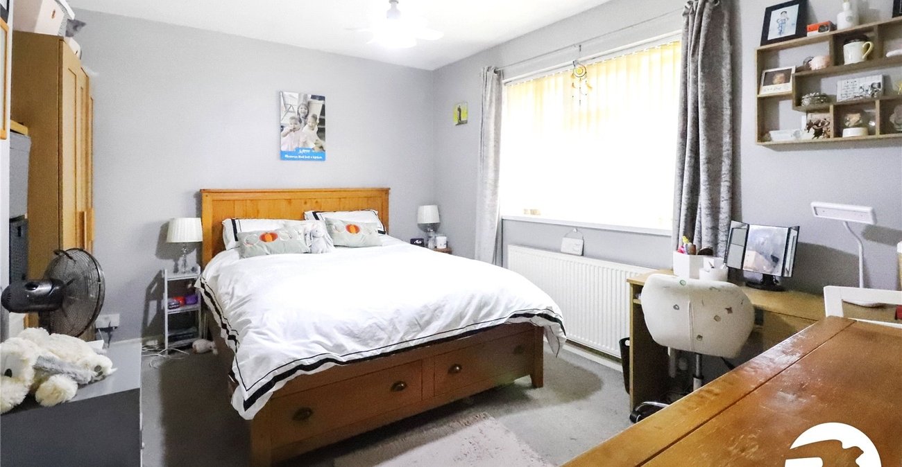 3 bedroom house for sale in London | Robinson Jackson