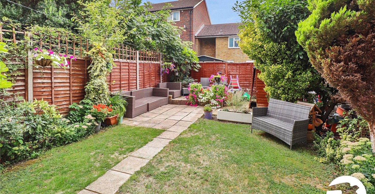 3 bedroom house for sale in London | Robinson Jackson