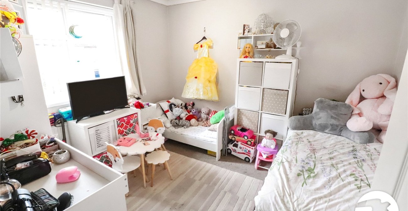 3 bedroom house for sale in London | Robinson Jackson
