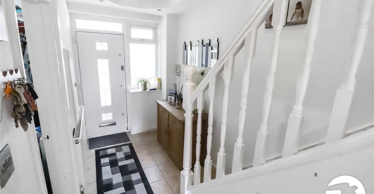 3 bedroom house for sale in London | Robinson Jackson