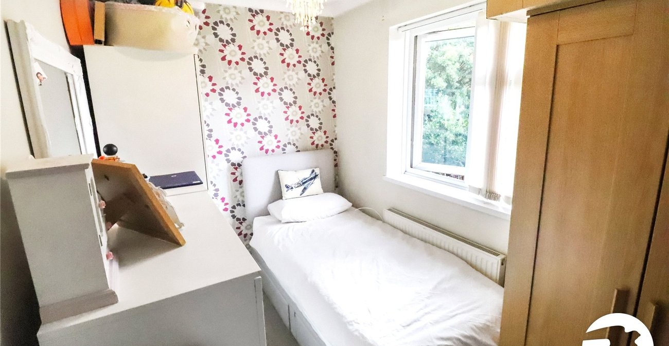 3 bedroom house for sale in London | Robinson Jackson