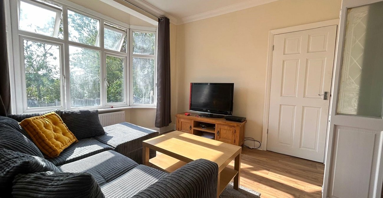 3 bedroom house for sale in Shooters Hill | Robinson Jackson