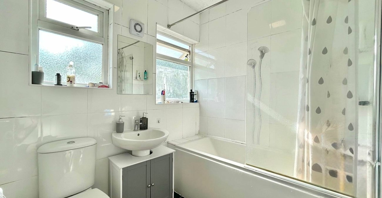 3 bedroom house for sale in Shooters Hill | Robinson Jackson