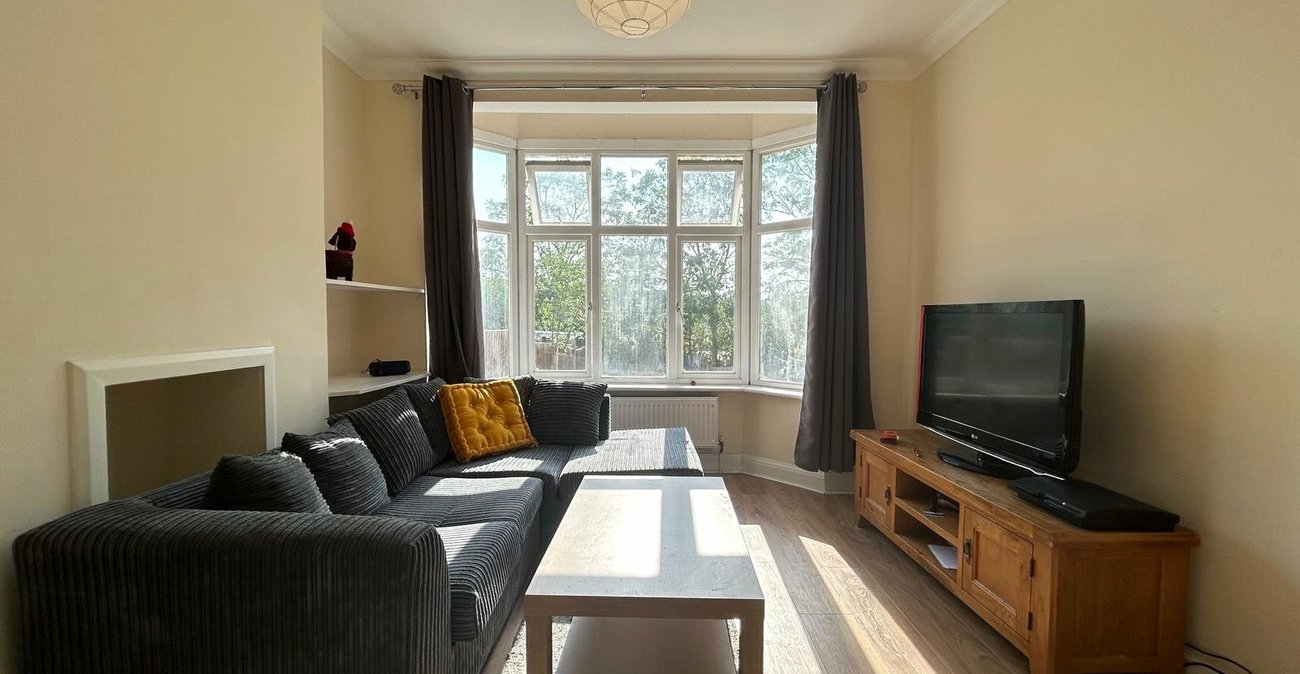 3 bedroom house for sale in Shooters Hill | Robinson Jackson