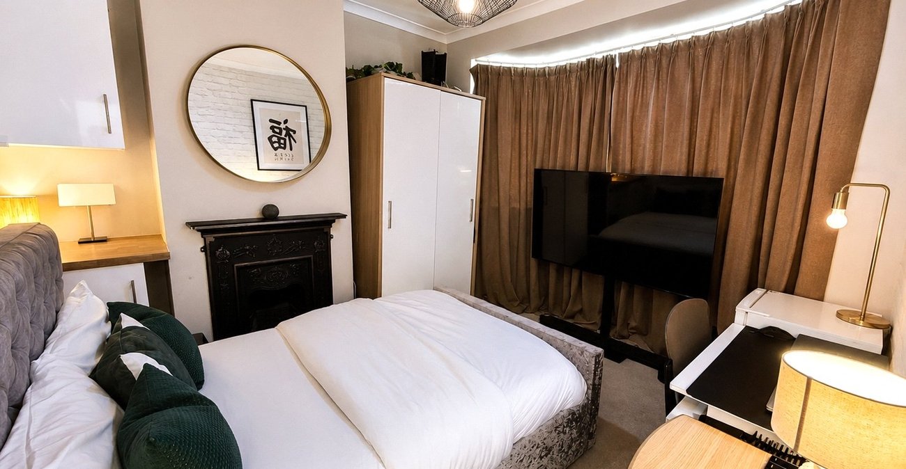 3 bedroom house for sale in Shooters Hill | Robinson Jackson