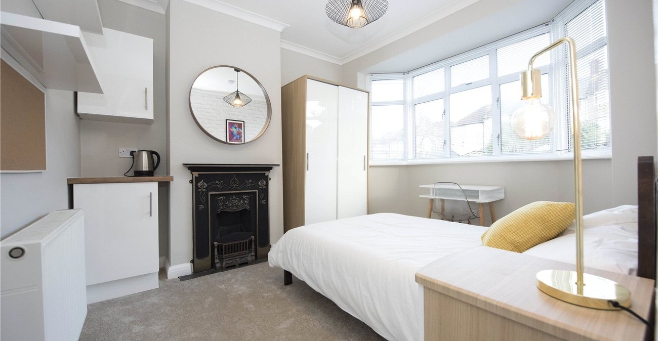 3 bedroom house for sale in Shooters Hill | Robinson Jackson