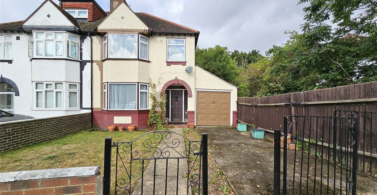 3 bedroom house for sale in Bromley | Robinson Jackson