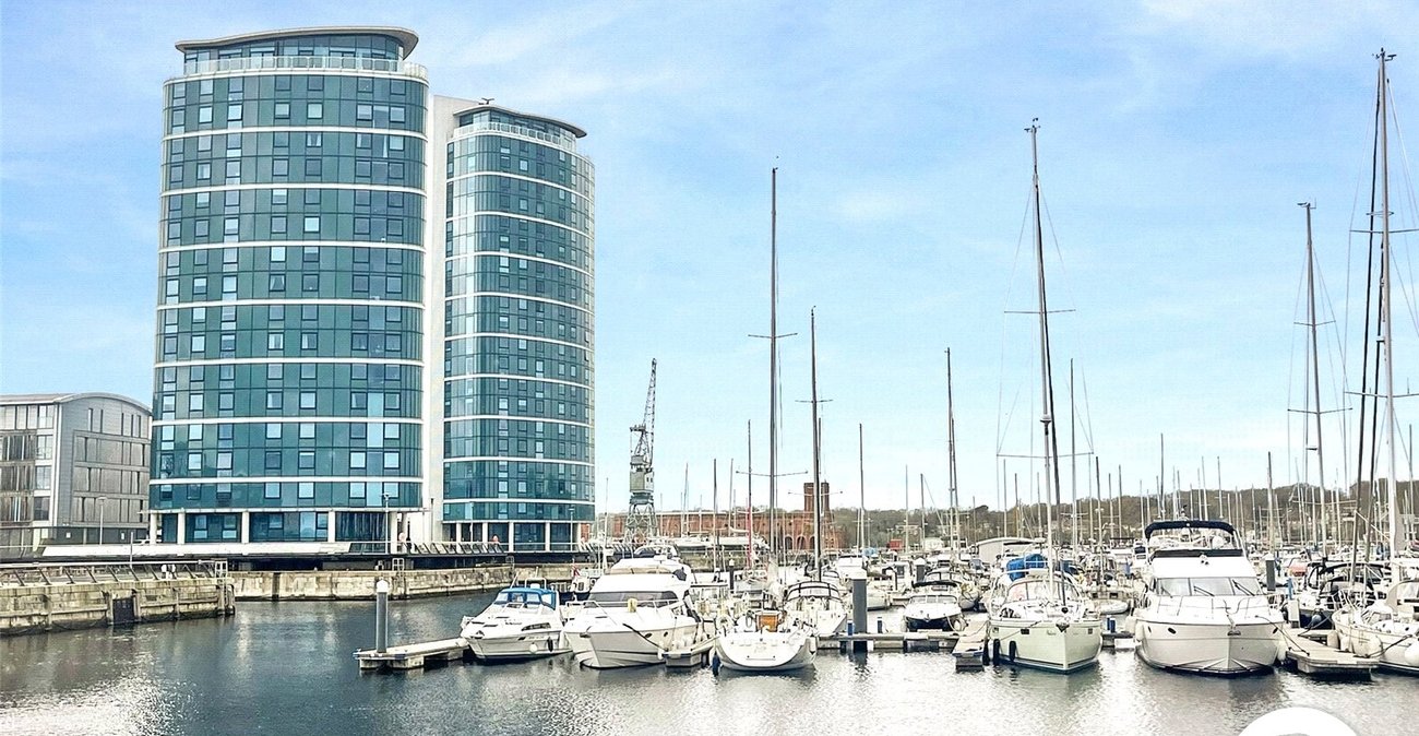 2 bedroom property for sale in Marina Point East | Robinson Michael & Jackson