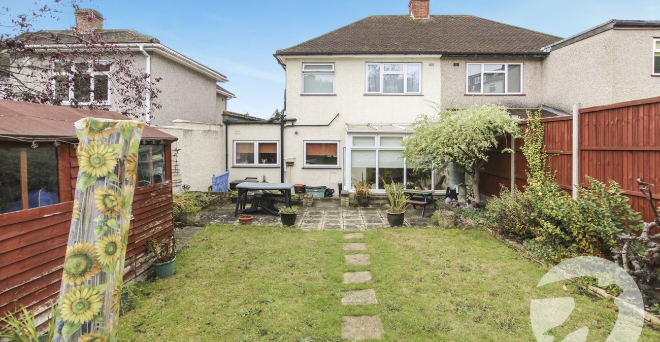 3 bedroom house for sale in London | Robinson Jackson