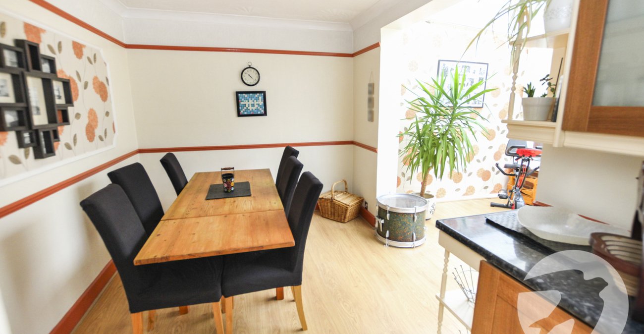 3 bedroom house for sale in London | Robinson Jackson