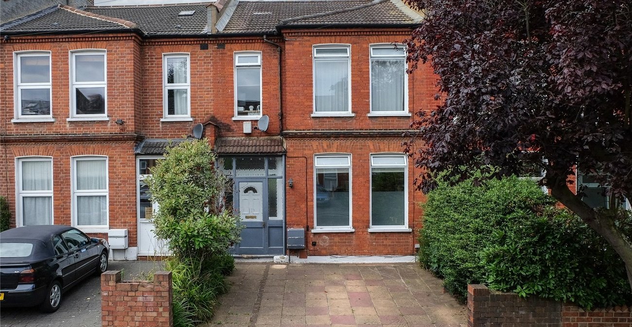 3 bedroom house for sale in London | Robinson Jackson