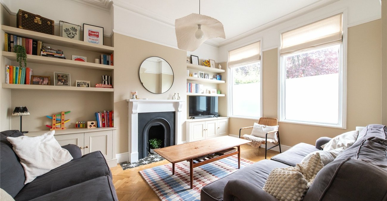 3 bedroom house for sale in London | Robinson Jackson