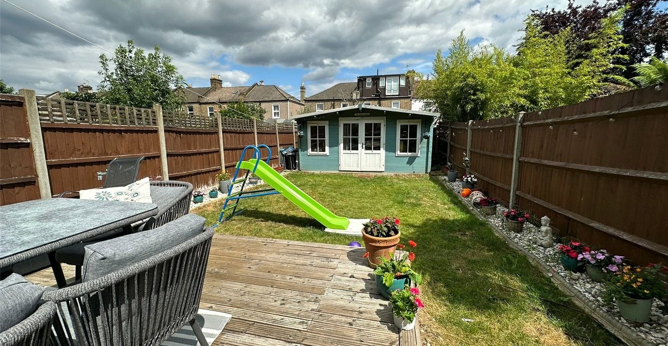 2 bedroom property for sale in Catford | Robinson Jackson