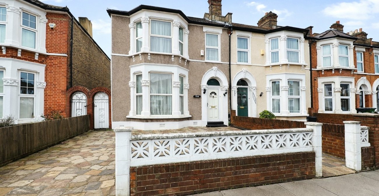 3 bedroom house for sale in London | Robinson Jackson