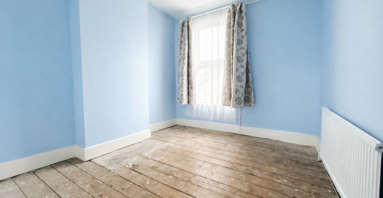 3 bedroom house for sale in London | Robinson Jackson