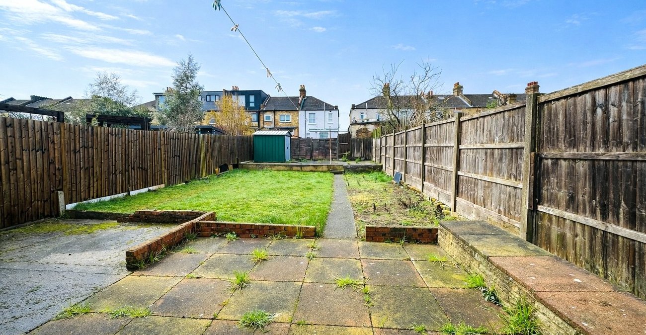 3 bedroom house for sale in London | Robinson Jackson