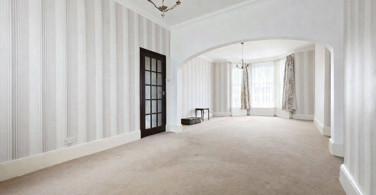 3 bedroom house for sale in London | Robinson Jackson