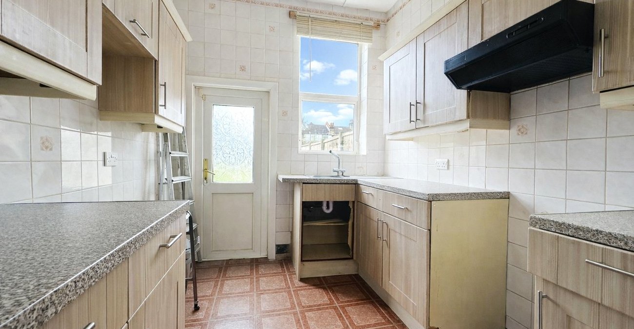 3 bedroom house for sale in London | Robinson Jackson