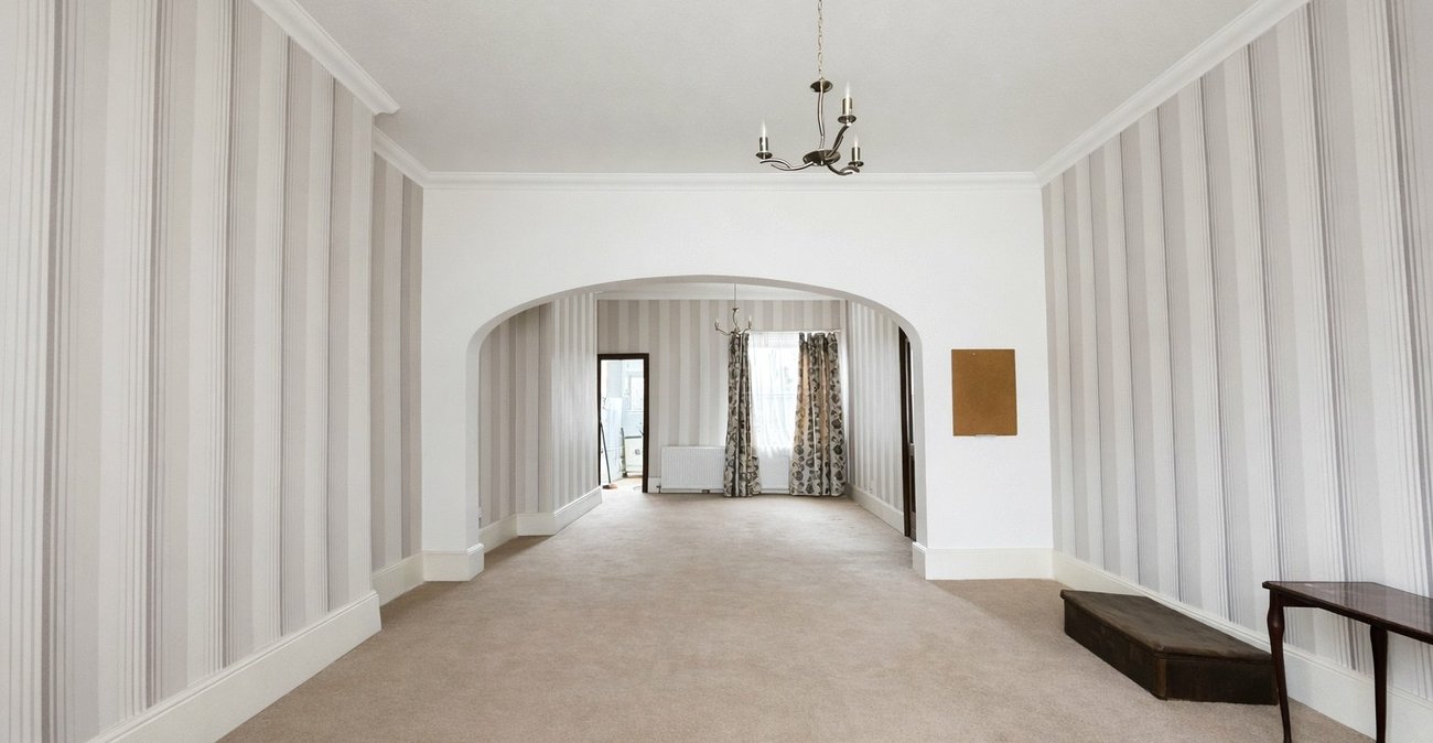 3 bedroom house for sale in London | Robinson Jackson