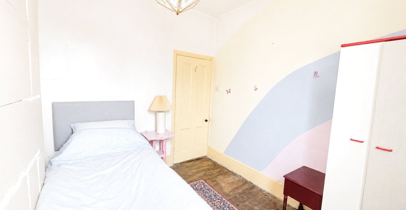 3 bedroom house for sale in London | Robinson Jackson