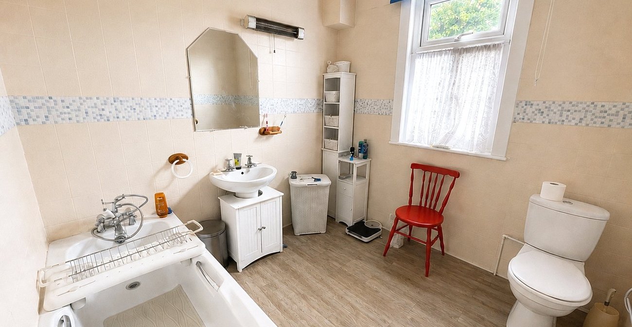 3 bedroom house for sale in London | Robinson Jackson