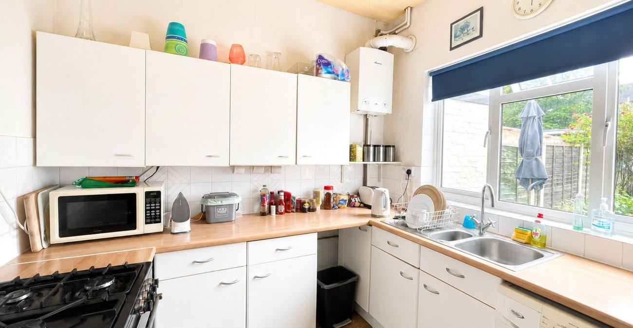3 bedroom house for sale in London | Robinson Jackson