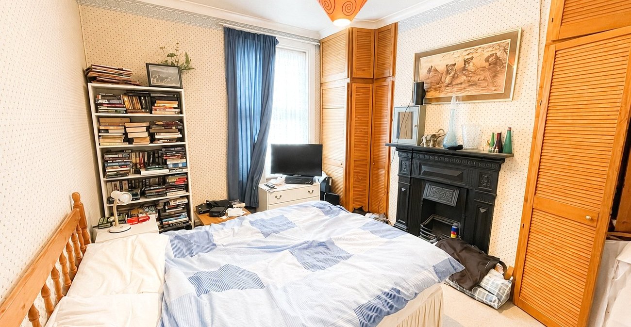 3 bedroom house for sale in London | Robinson Jackson