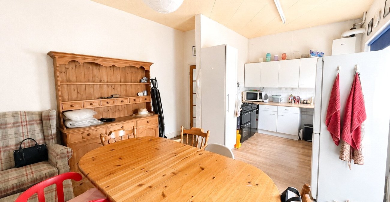 3 bedroom house for sale in London | Robinson Jackson