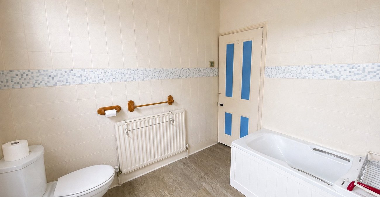 3 bedroom house for sale in London | Robinson Jackson