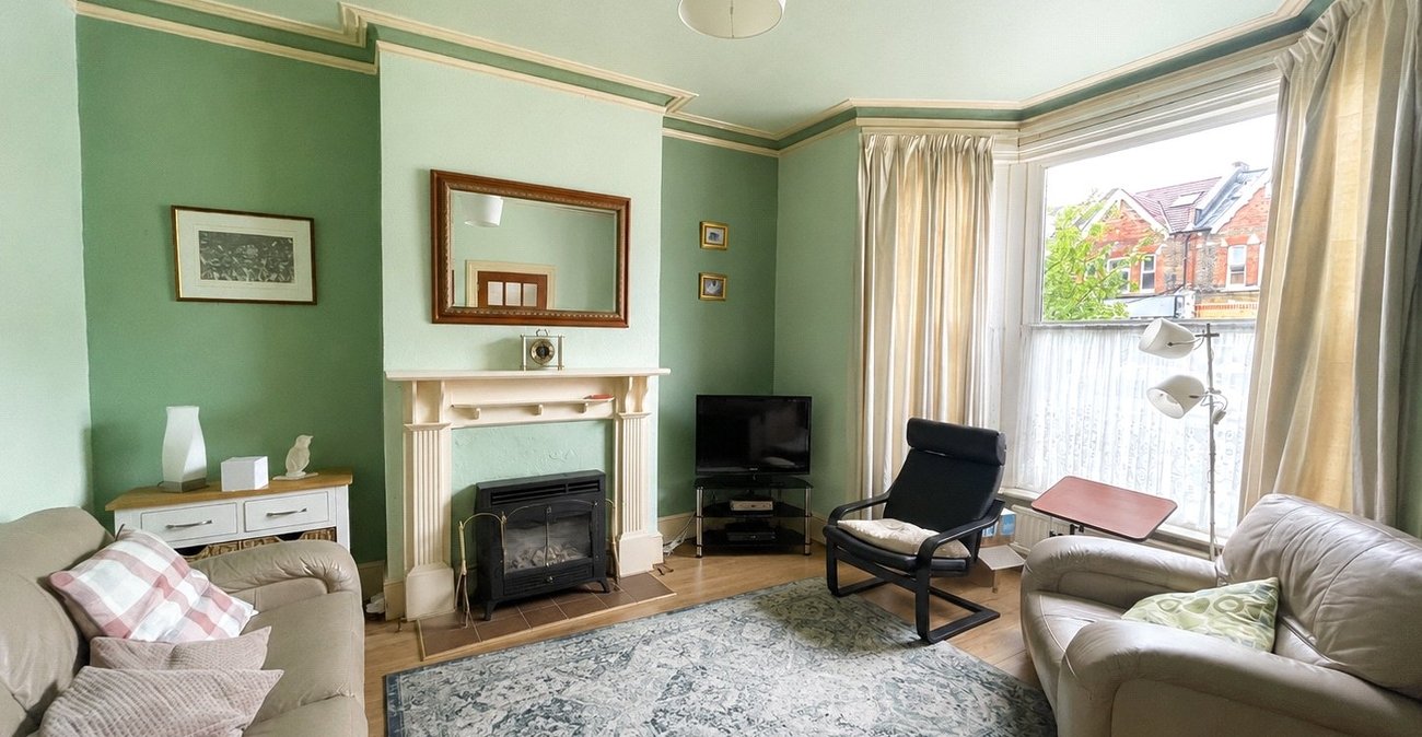 3 bedroom house for sale in London | Robinson Jackson