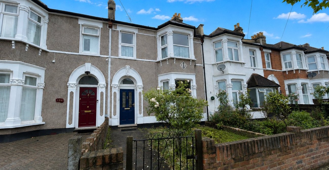 3 bedroom house for sale in London | Robinson Jackson