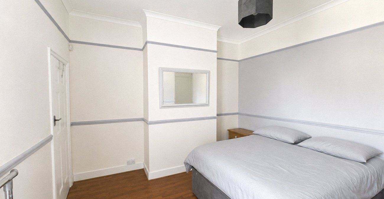 3 bedroom house for sale in London | Robinson Jackson