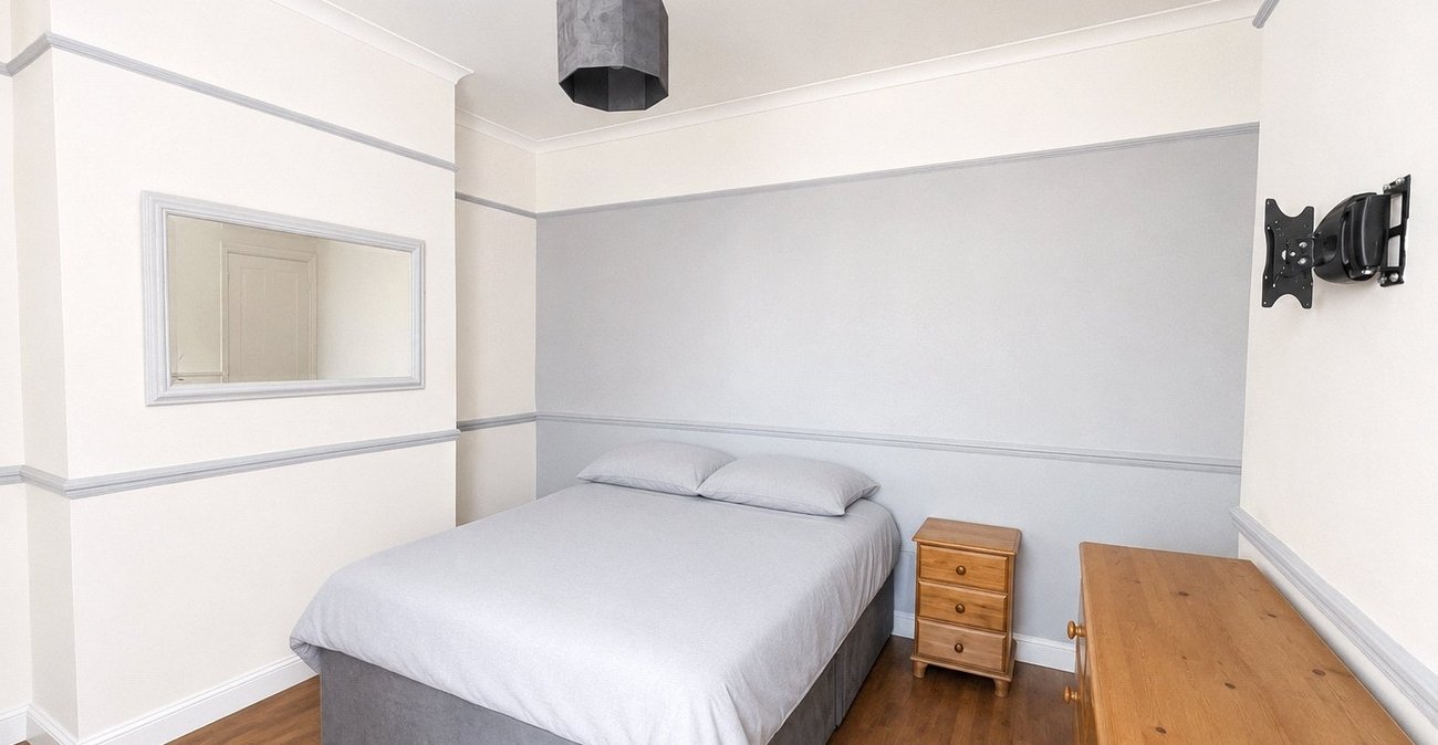3 bedroom house for sale in London | Robinson Jackson