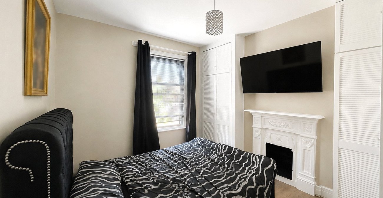 3 bedroom house for sale in London | Robinson Jackson
