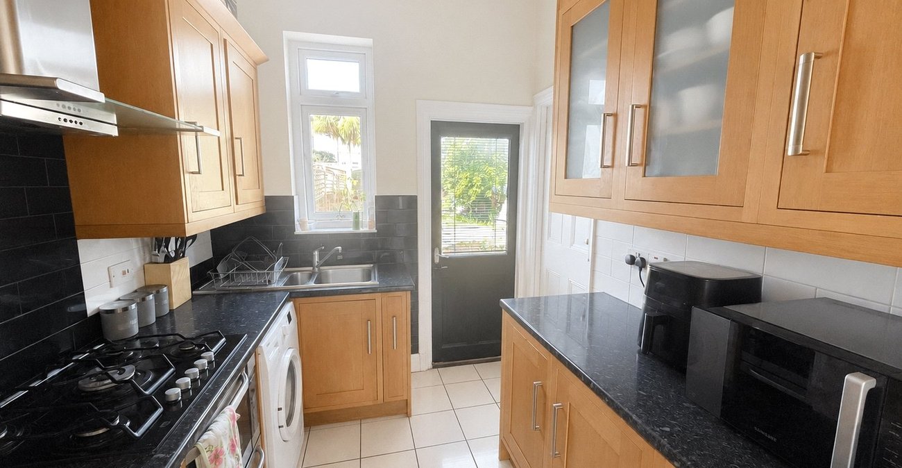 3 bedroom house for sale in London | Robinson Jackson