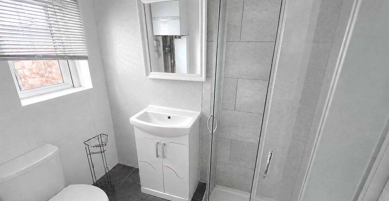 3 bedroom house for sale in London | Robinson Jackson